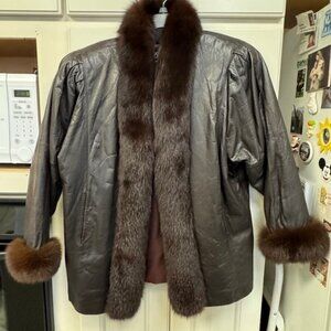 Vintage chocolate brown genuine leather coat with real fox fur trim 🤎